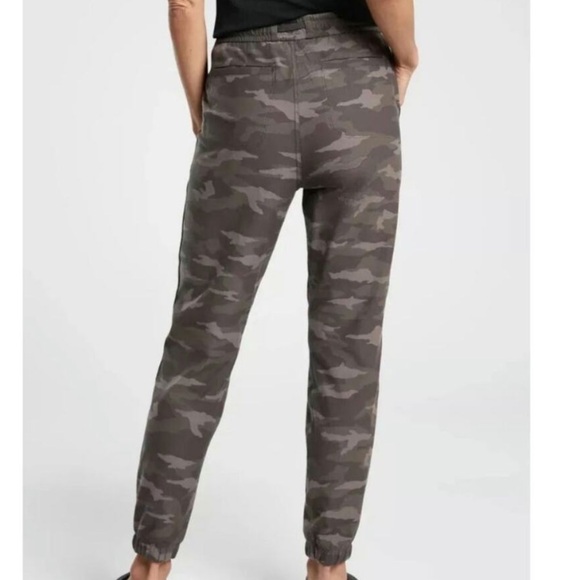 Athleta Farallon Camo Jogger Pants Sweats 4 cropped comfort lounge active green - Picture 3 of 3